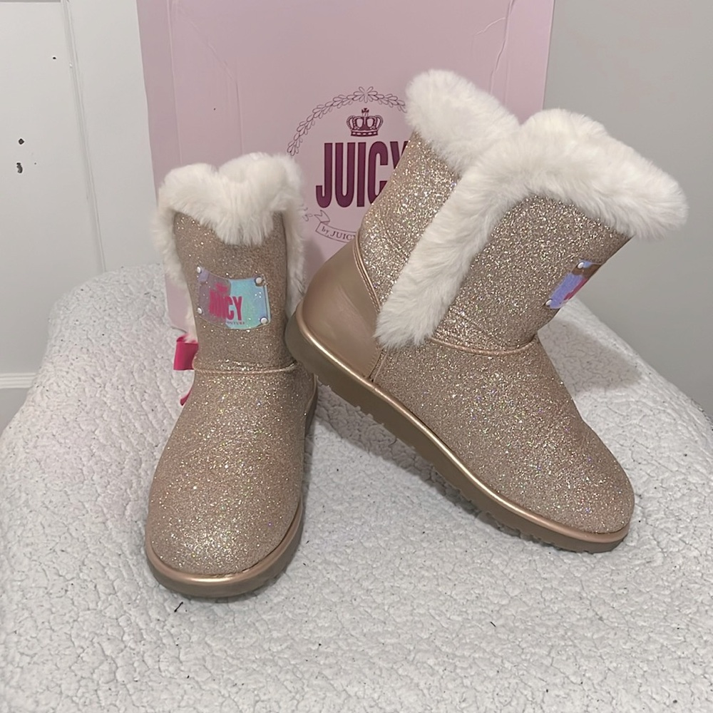 Juicy JJK Manteca Gold Boots with Faux fur Size 6 Youth